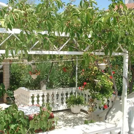 Romantische Mit Meerblick By Interhome Vinišće